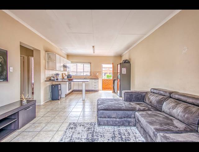 2 BEDROOM APARTMENT TO LET IN WELTEVREDEN PARK